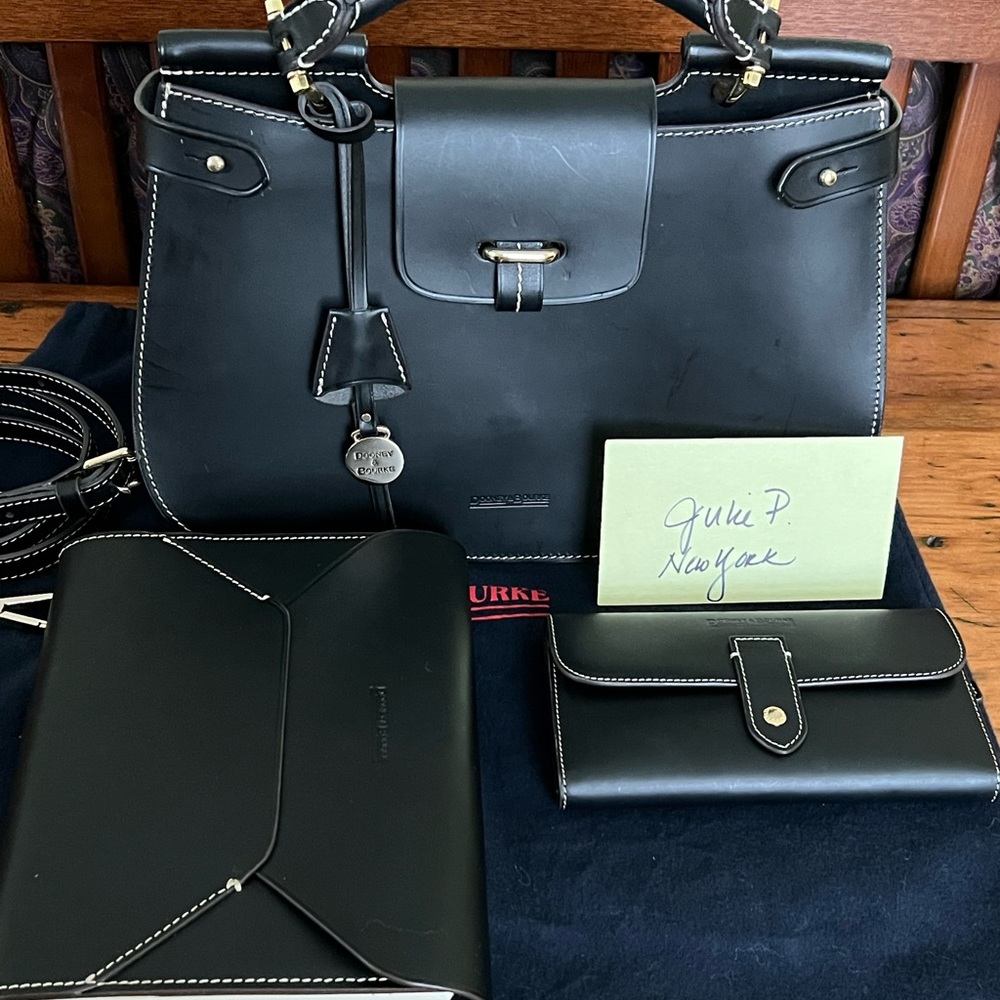 EUC Dooney & Bourke Alto MB728 Viola W/ Alto Wallet W/ Bonus Journal